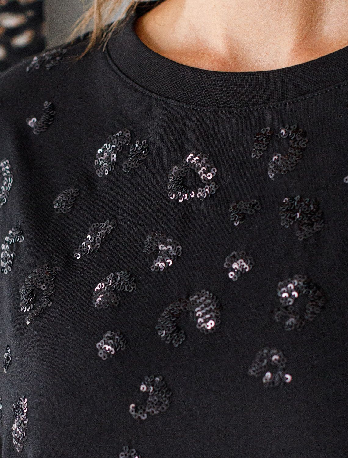 Футболка оверсайз с принтом пайетками из премиального хлопка с эластаном