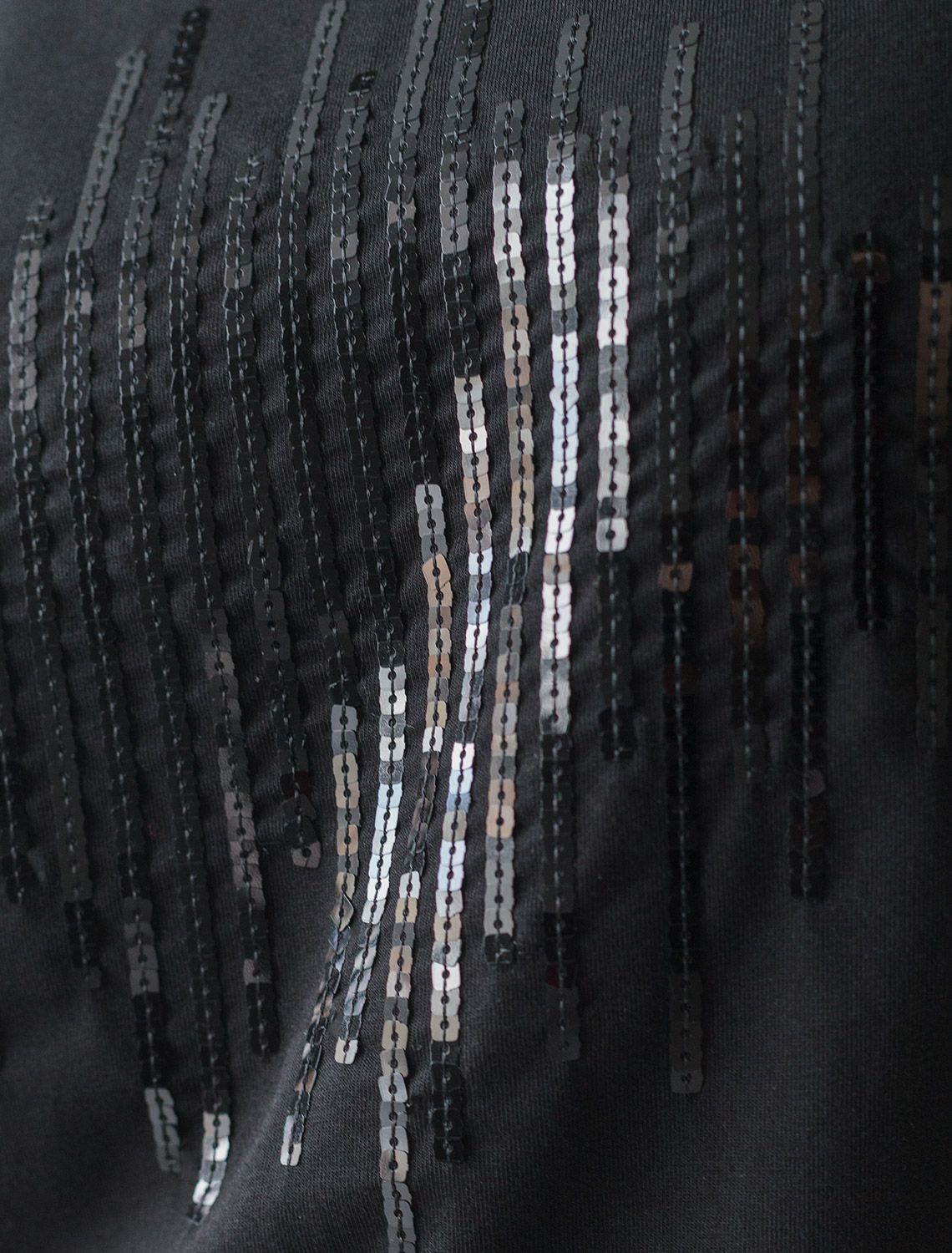 Нарядная футболка с принтом пайетками