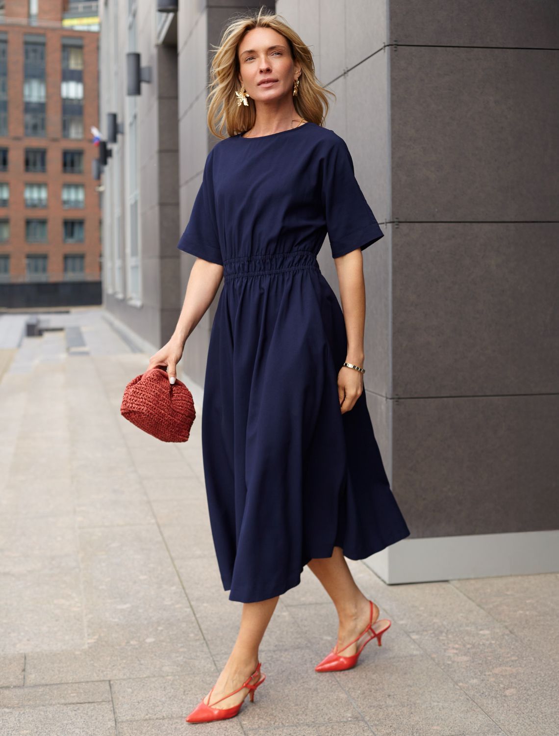 Платье из плотного лиоцелла с поясом на резинке