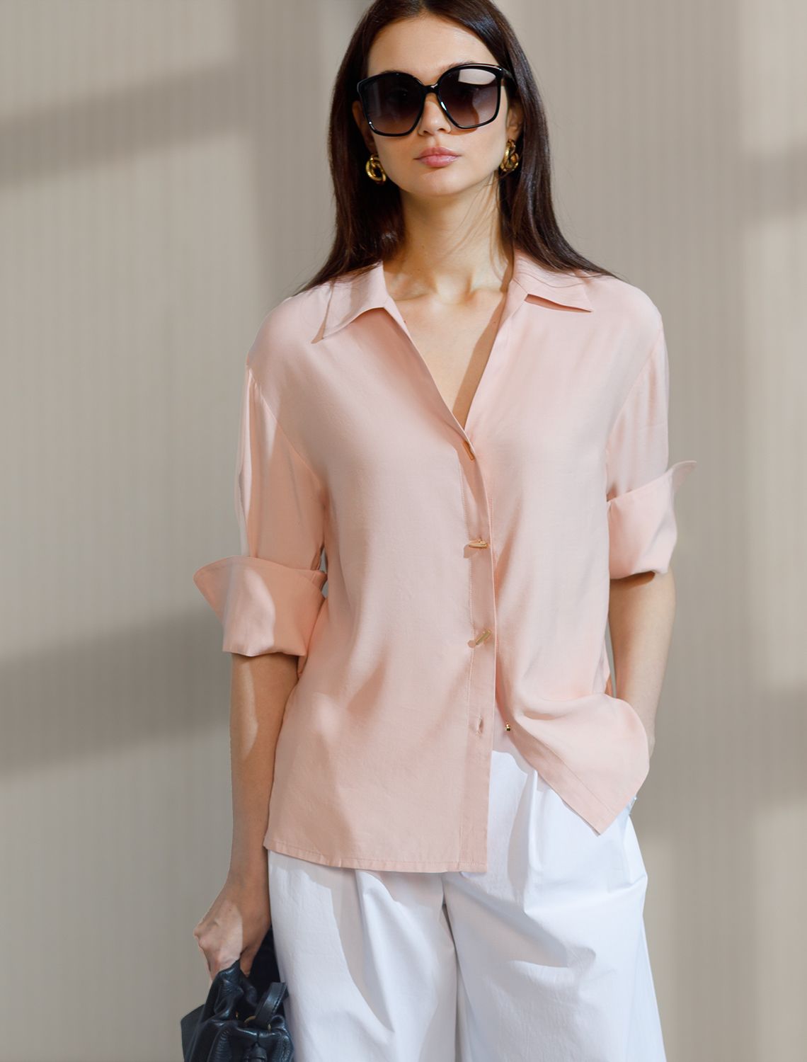 Блузка с широкими манжетами из вискозы с лиоцеллом