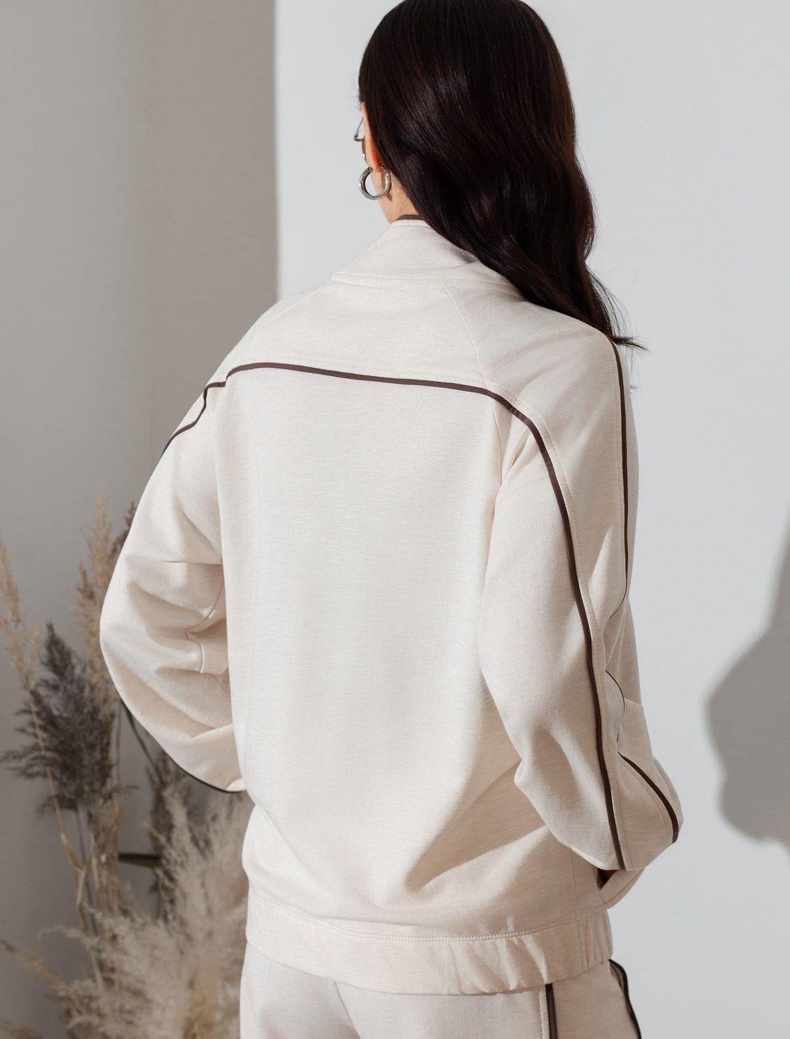 Свободный бомбер с лампасами на молнии из петельчатого футера двухнитки с эластаном