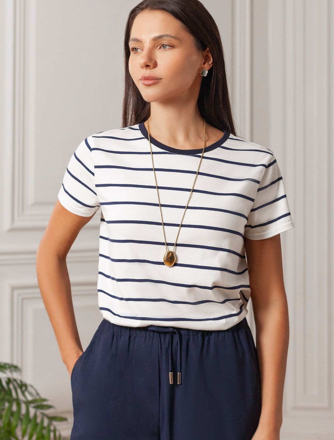 Базовая футболка в полоску полуприлегающая из премиального хлопка с эластаном