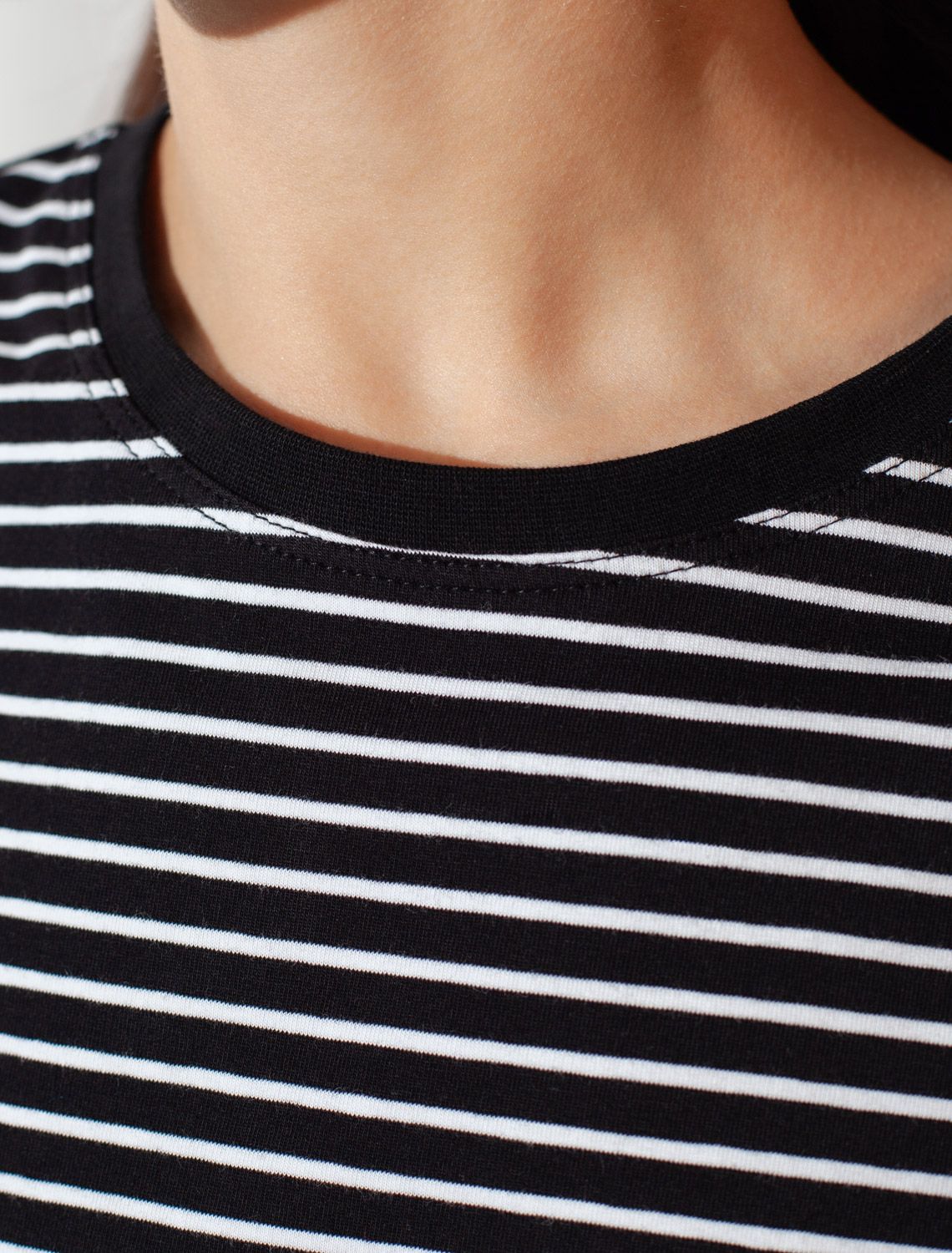 Базовая футболка в полоску полуприлегающая из премиального хлопка с эластаном
