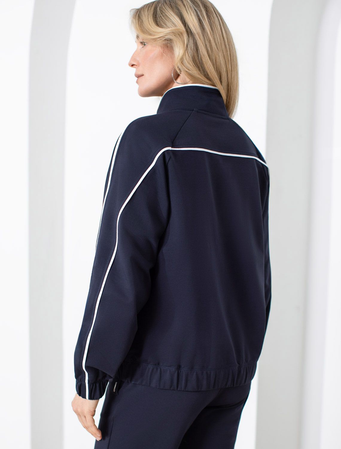 Свободный бомбер с лампасами на молнии из петельчатого футера двухнитки с эластаном