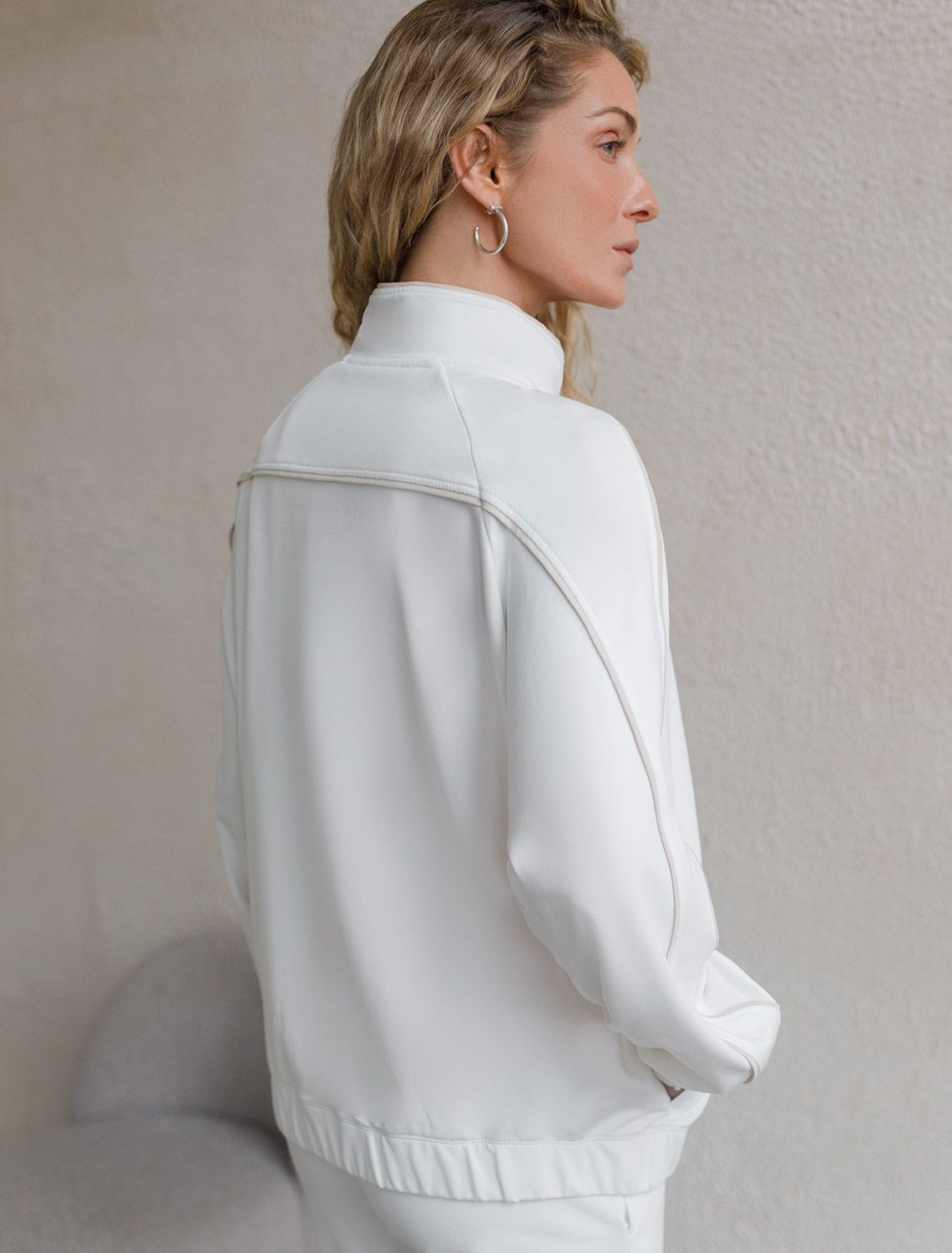 Свободный бомбер с лампасами на молнии из петельчатого футера двухнитки с эластаном