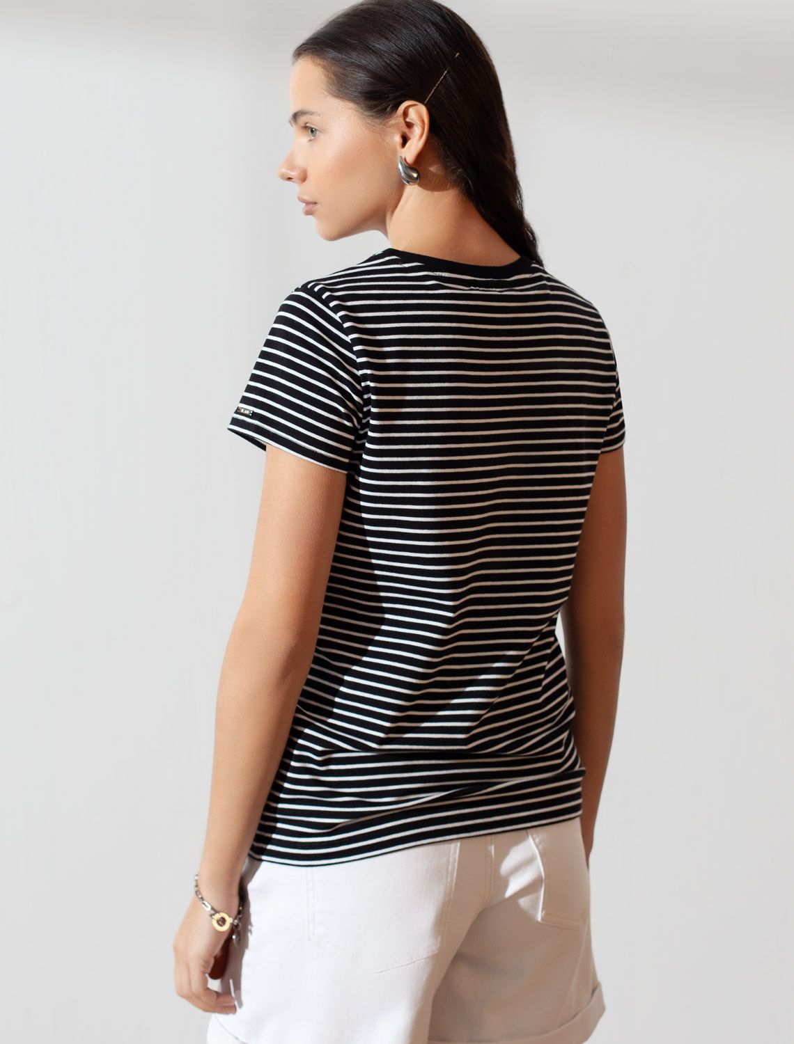 Базовая футболка в полоску полуприлегающая из премиального хлопка с эластаном