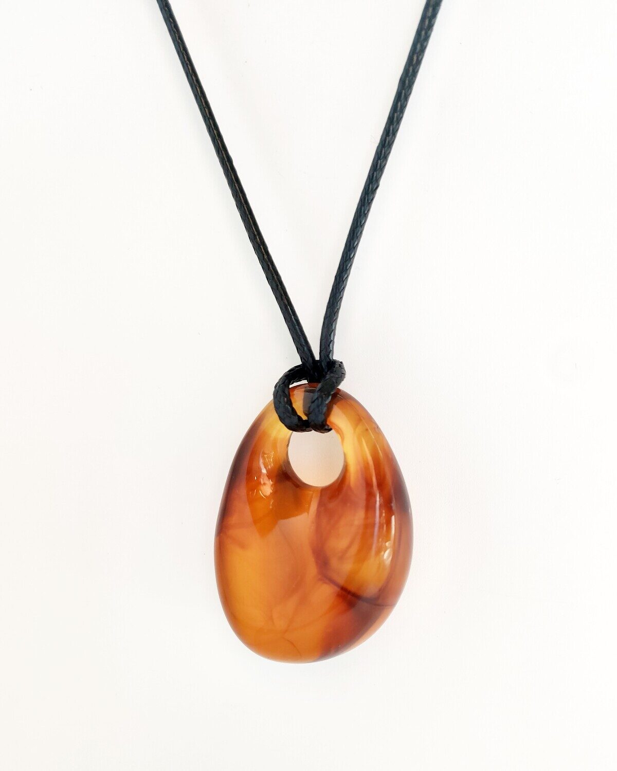 Кулон на шнурке