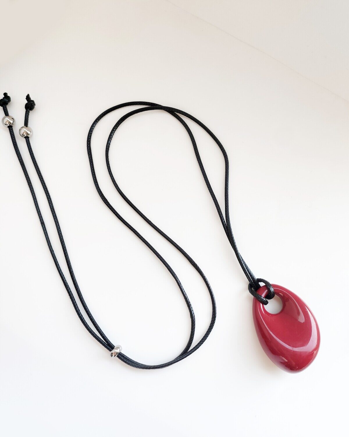 Кулон на шнурке