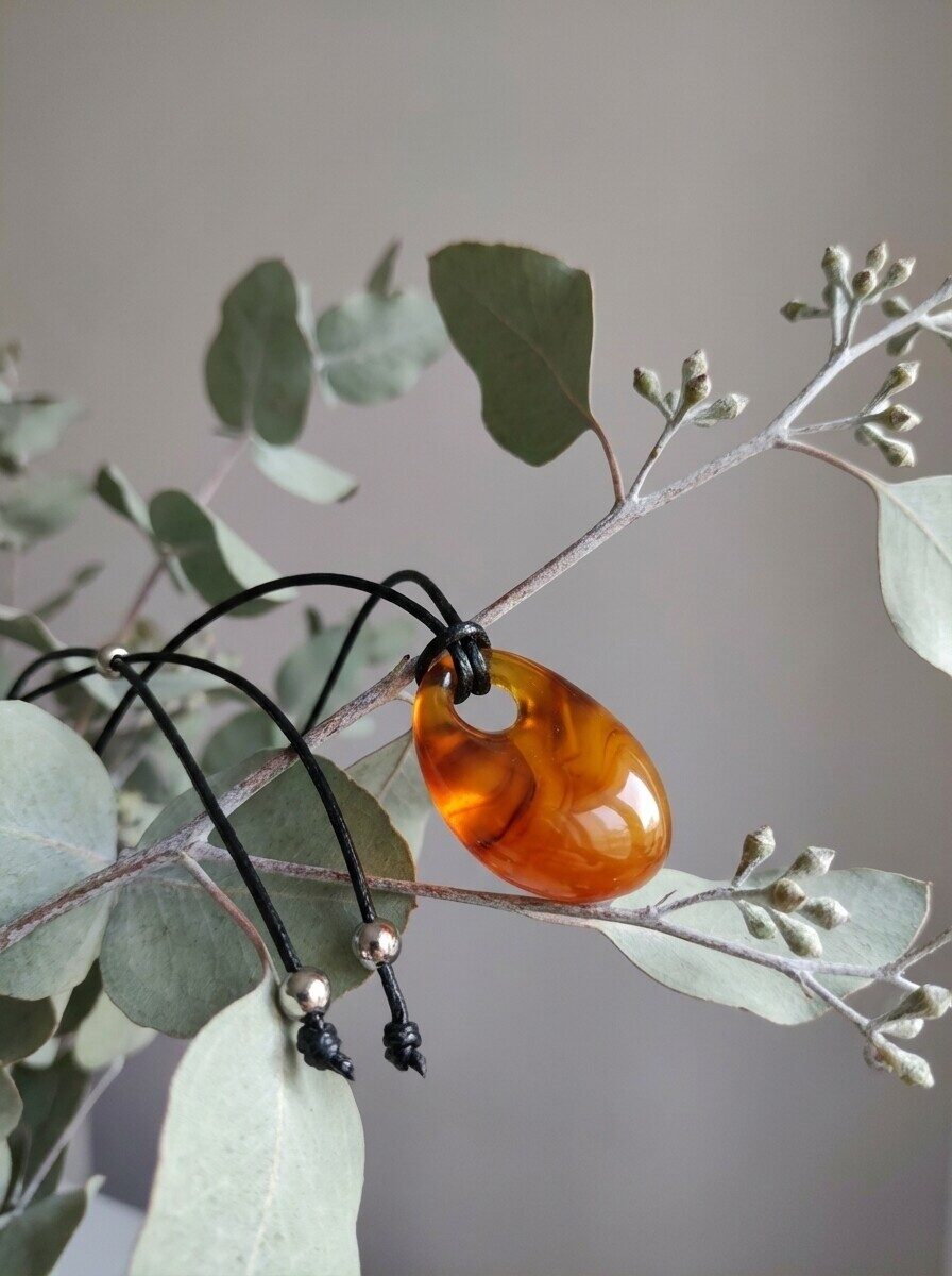 Кулон на шнурке