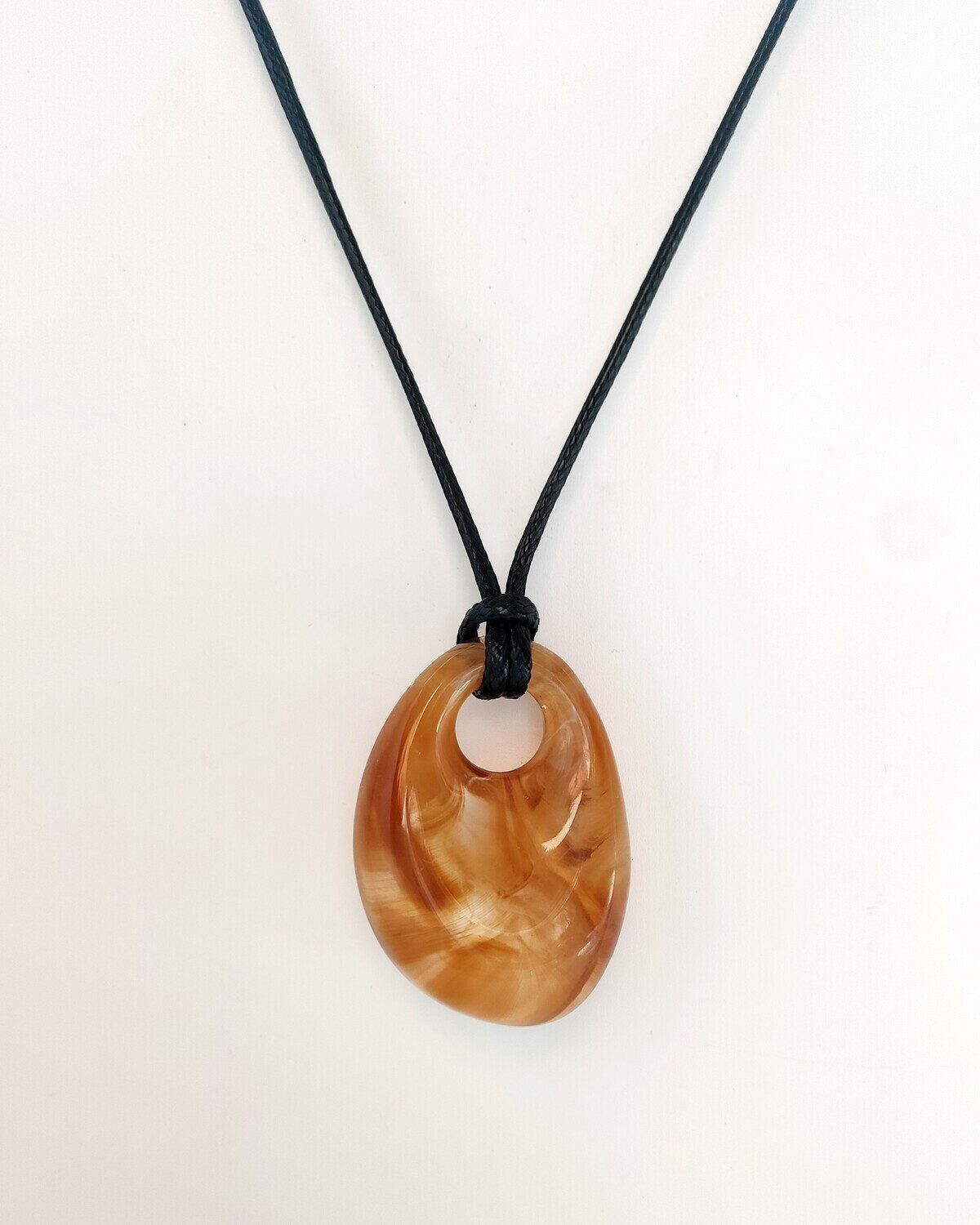 Кулон на шнурке