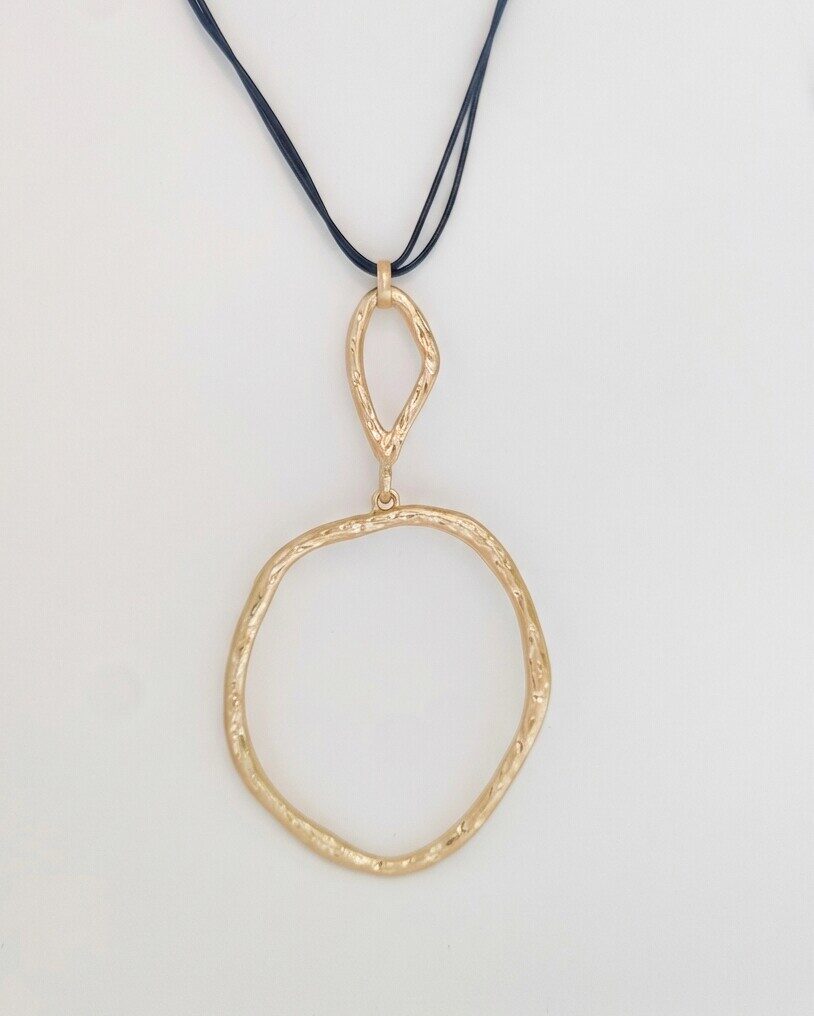 Кулон на шнурке