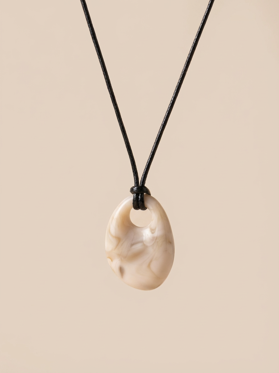 Кулон на шнурке