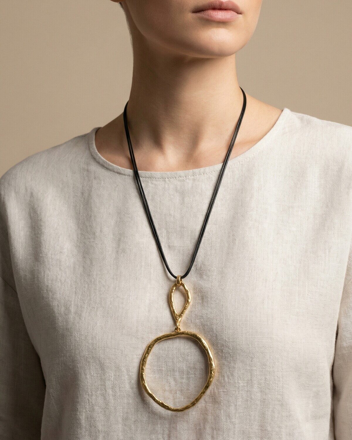 Кулон на шнурке