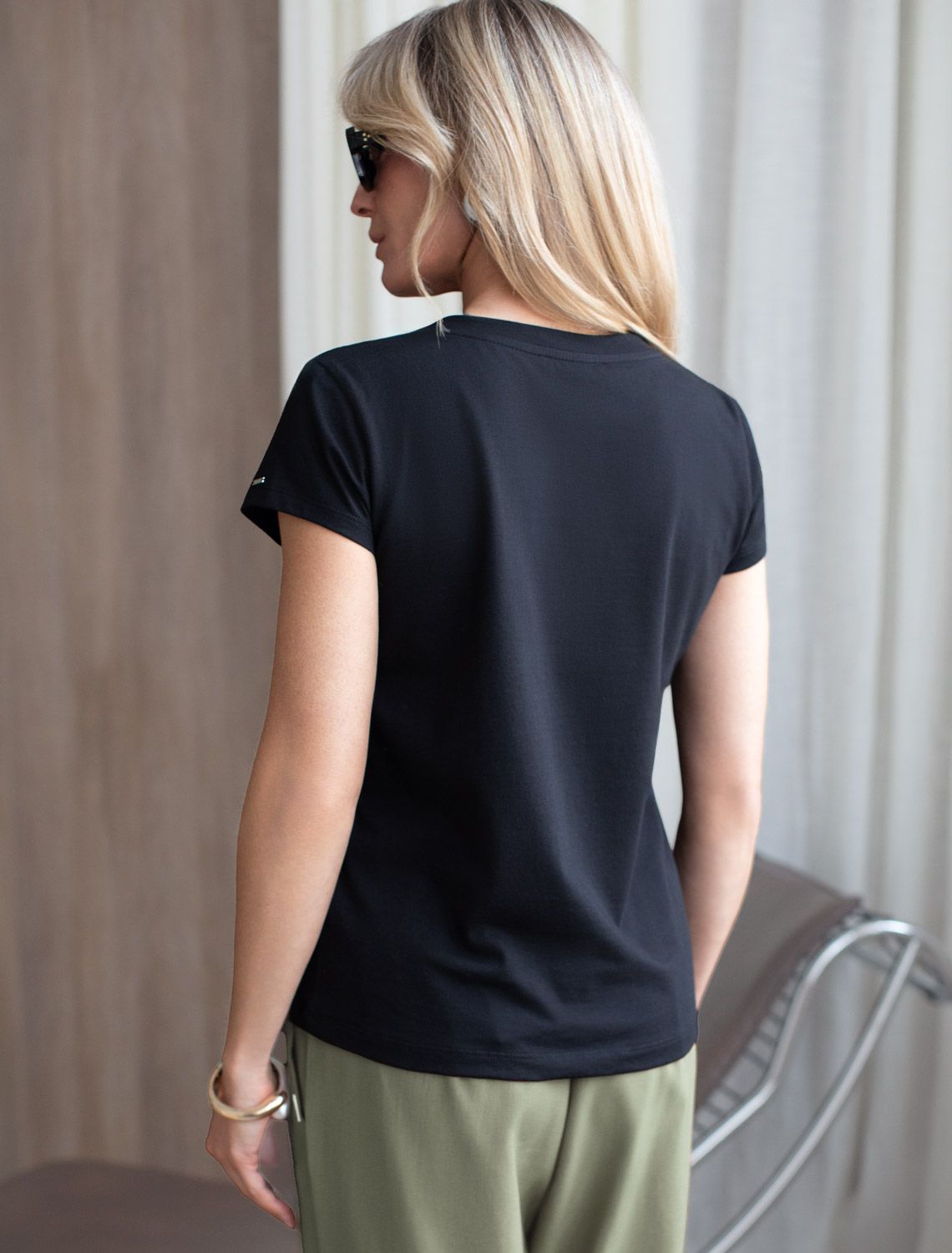 Нарядная футболка с принтом пайетками