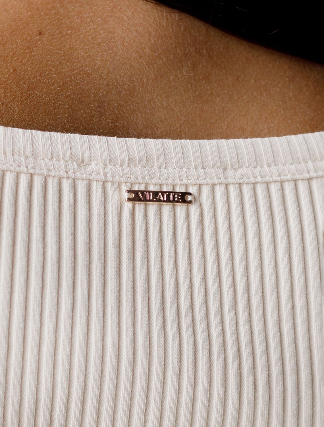 Топ из трикотажа в широкий рубчик