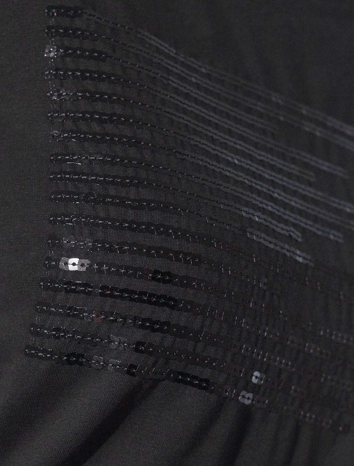 Нарядная футболка с принтом пайетками