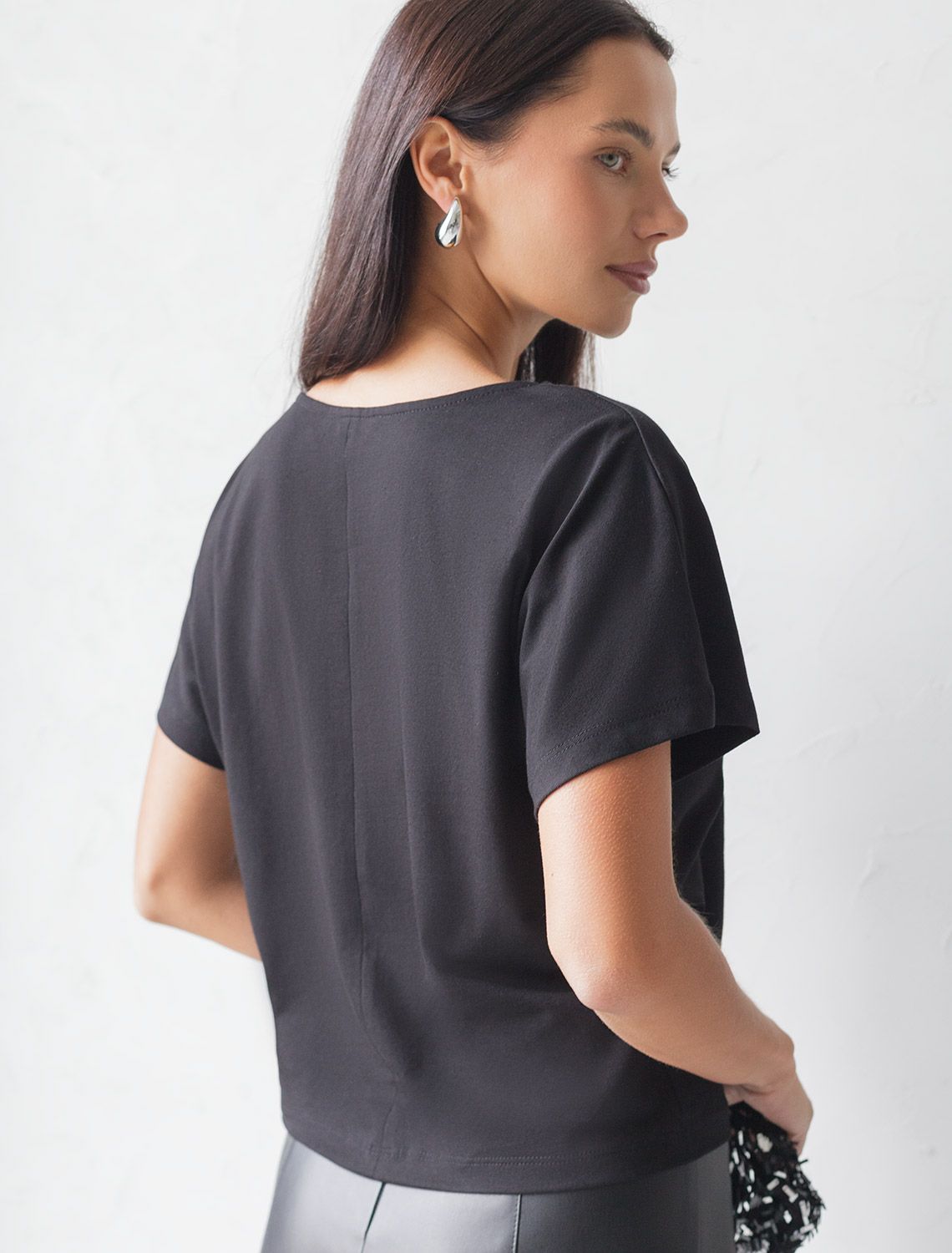 Нарядная футболка с принтом пайетками