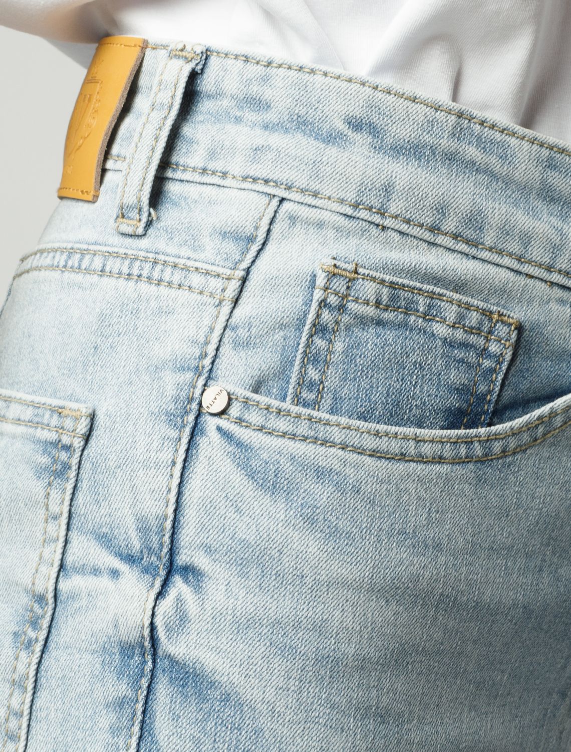 Прямые джинсы из эластичного денима