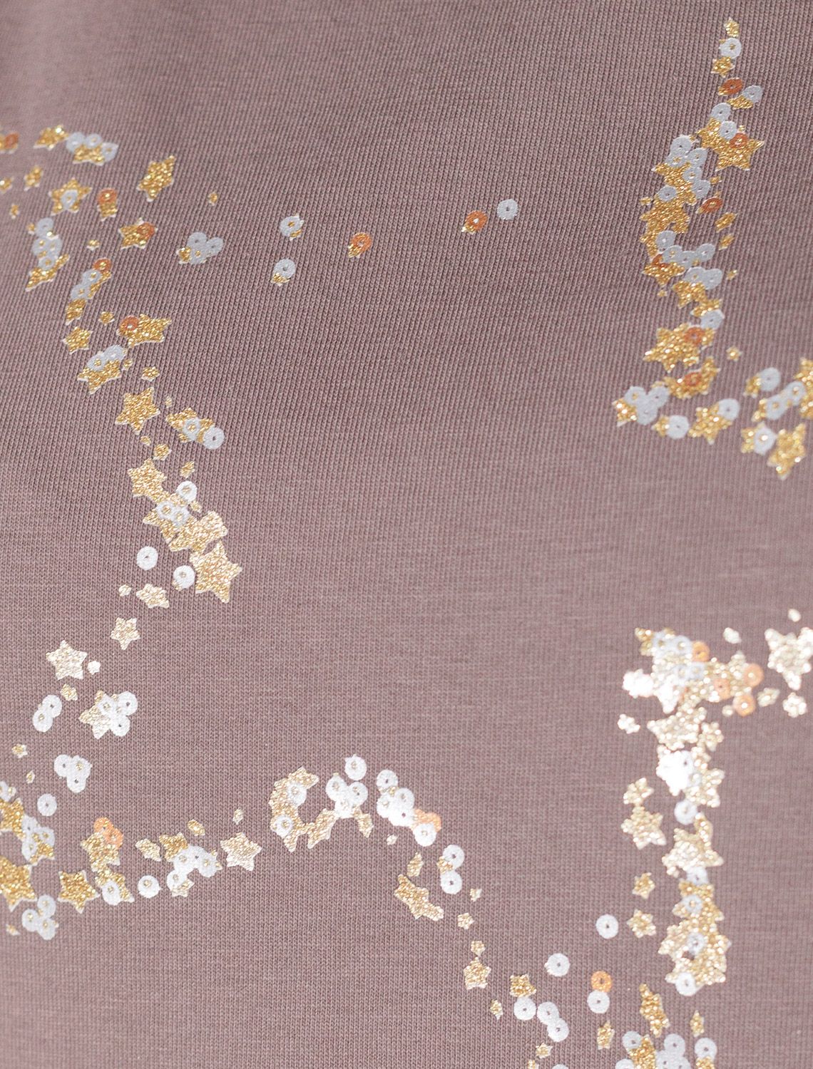 Нарядная футболка с блестящим принтом