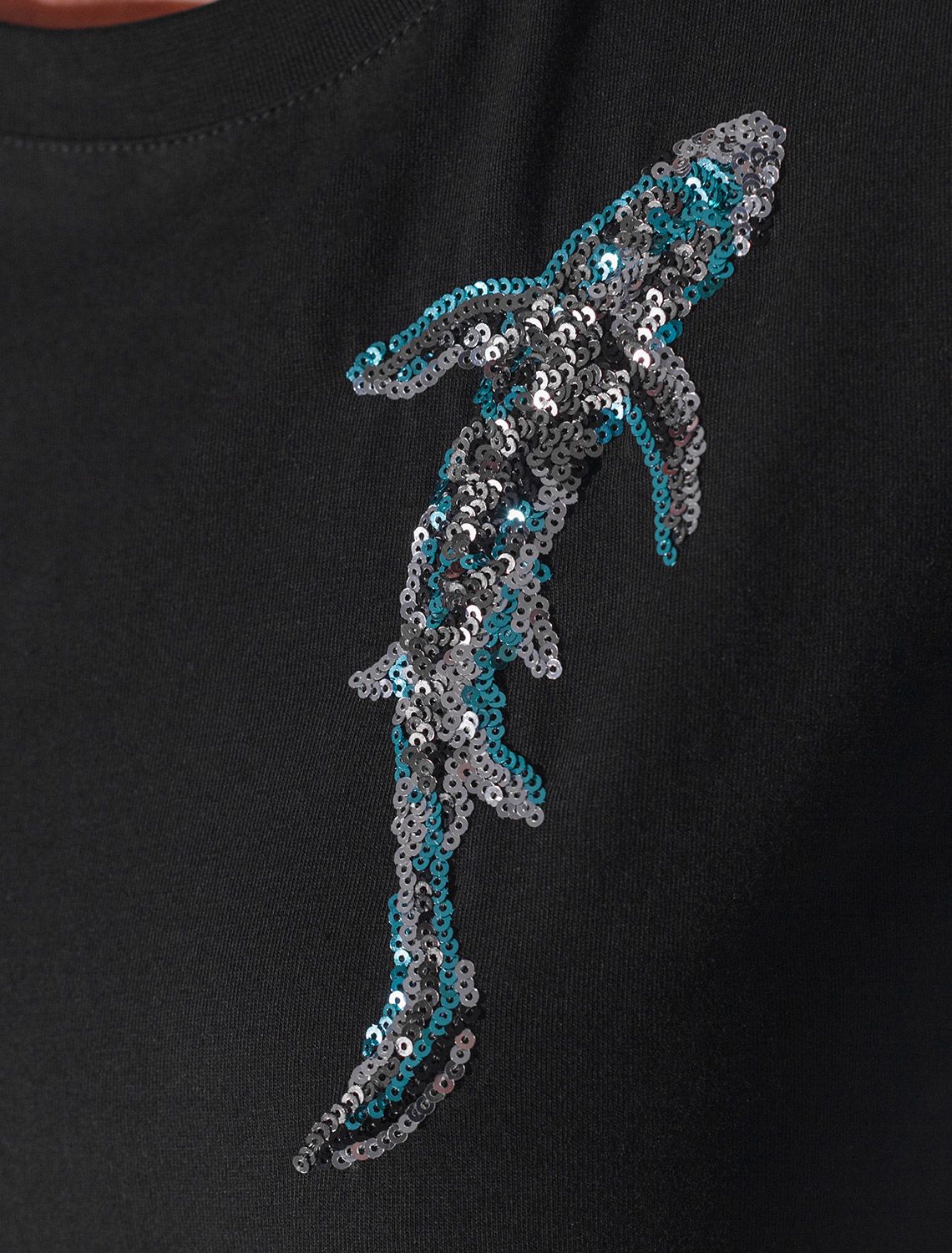 Нарядная футболка с принтом пайетками