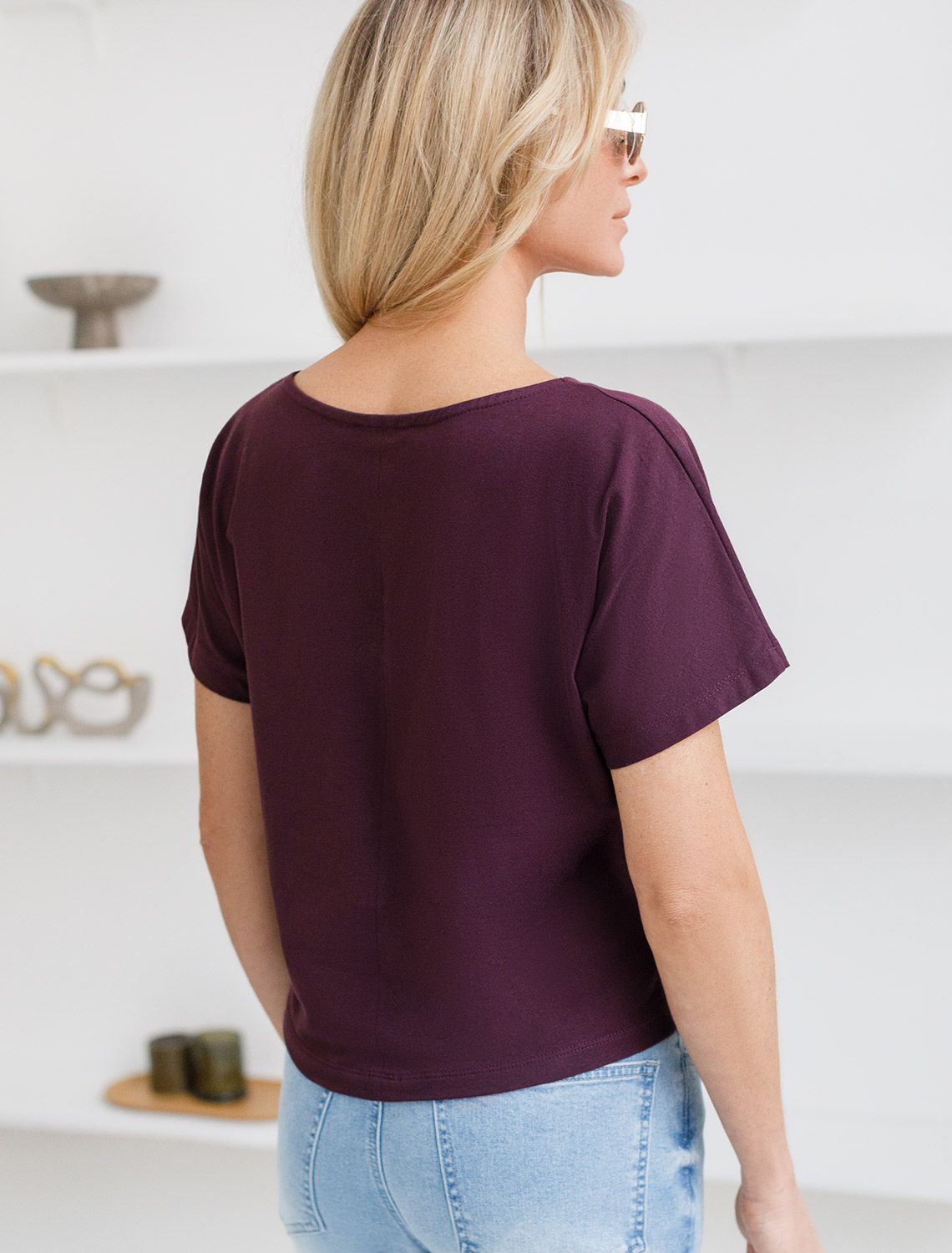 Нарядная футболка с блестящим принтом