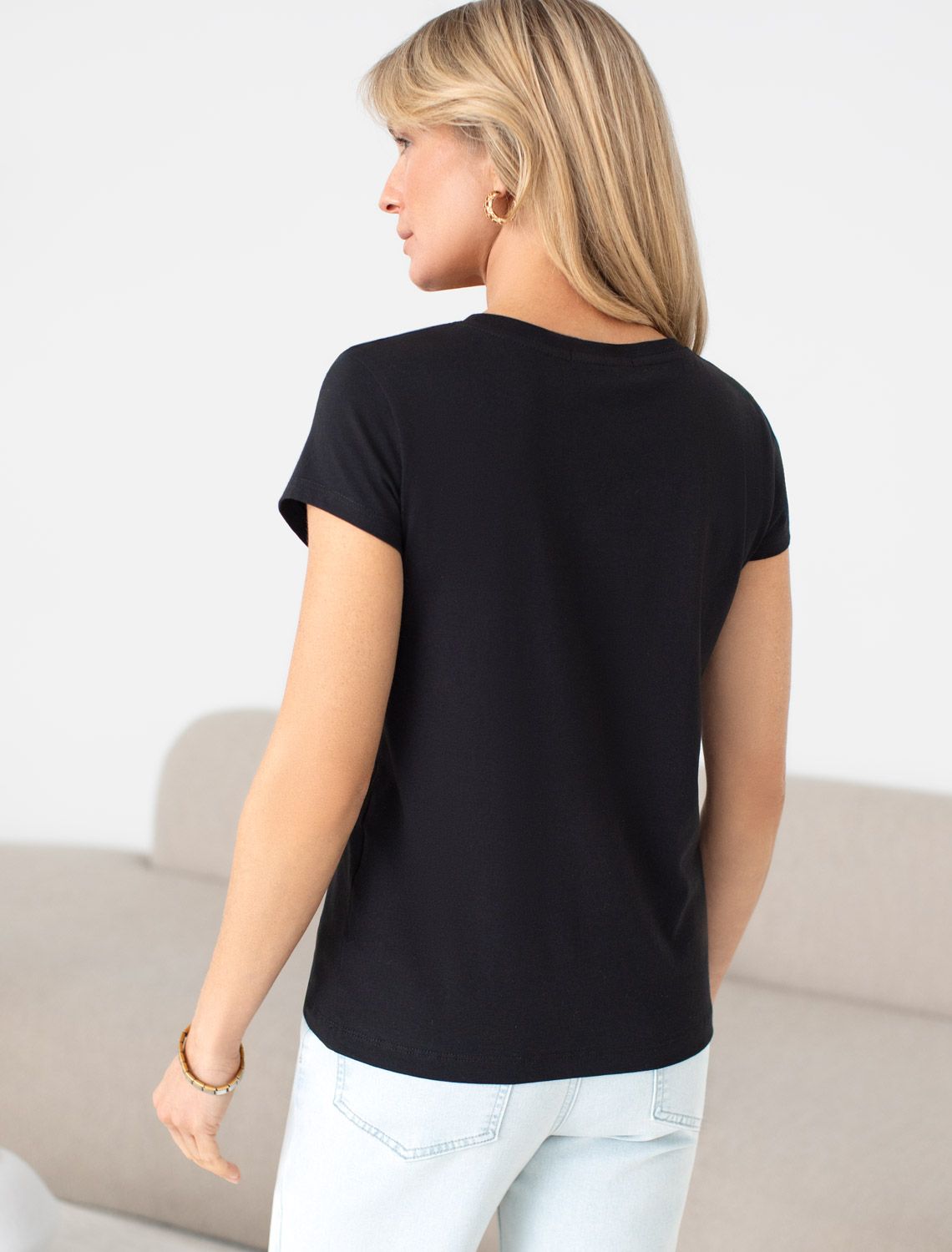 Нарядная футболка с блестящим принтом