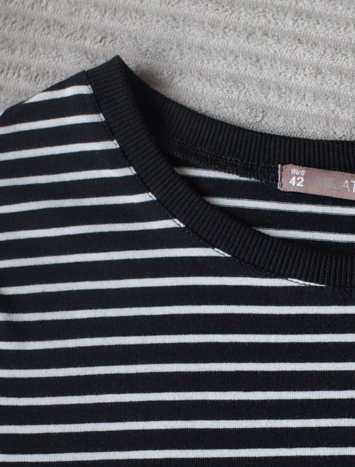 Футболка облегающая в тонкую черно-белую полоску из премиального хлопка с эластаном D49.172 черно-белый