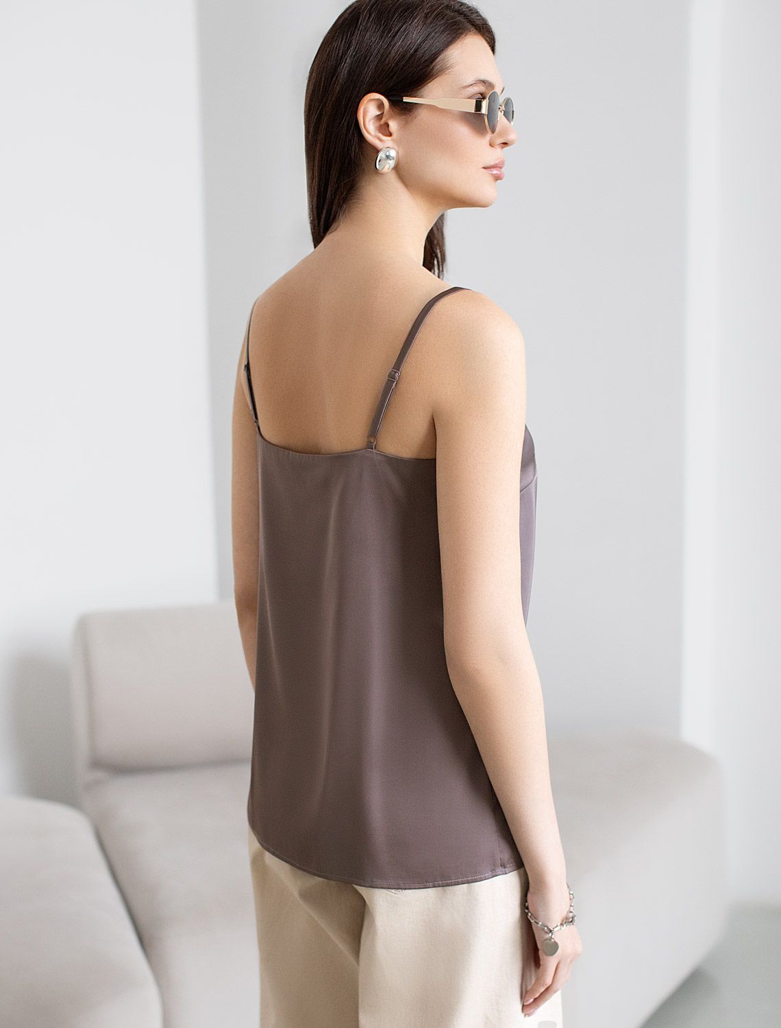 Ст.цена 1640р Топ из сатина D23.064 кофейный