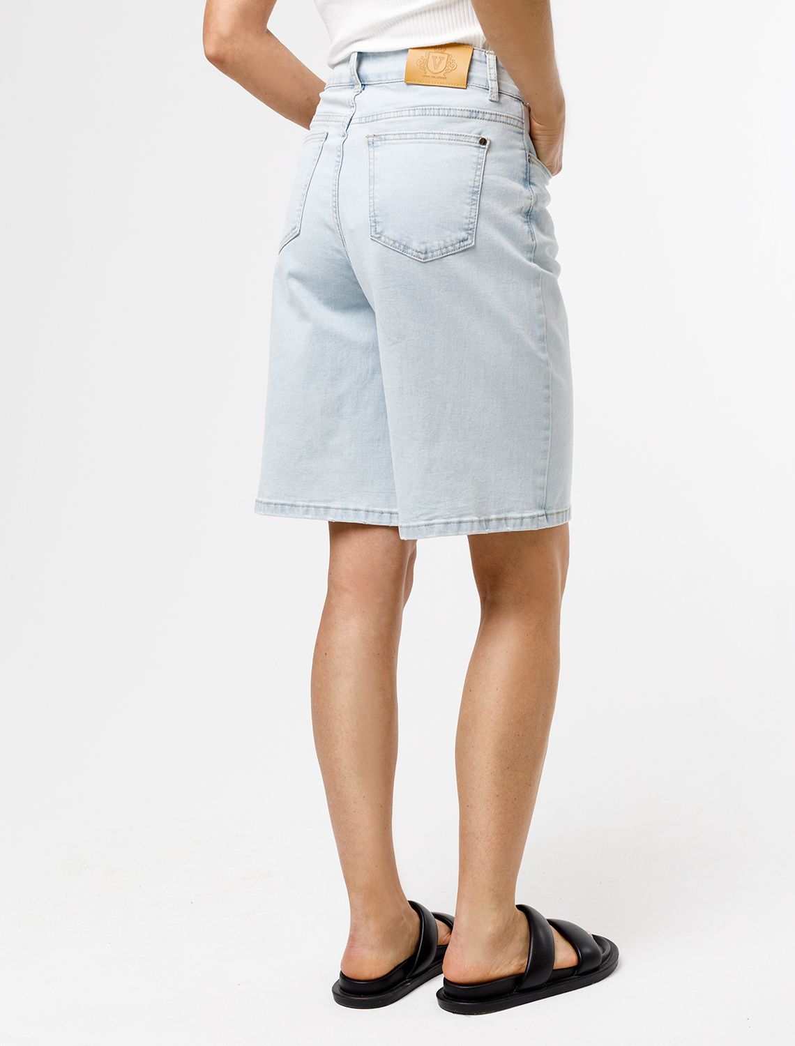 Ст.цена 2090р Шорты-бермуды из эластичного денима D58.021 голубой