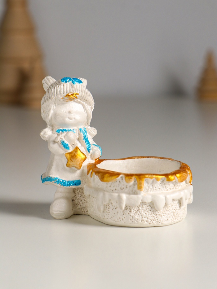 Подсвечник на 1 свечу «Девочка с корзинкой», гипс, 7×7 см, перламутр