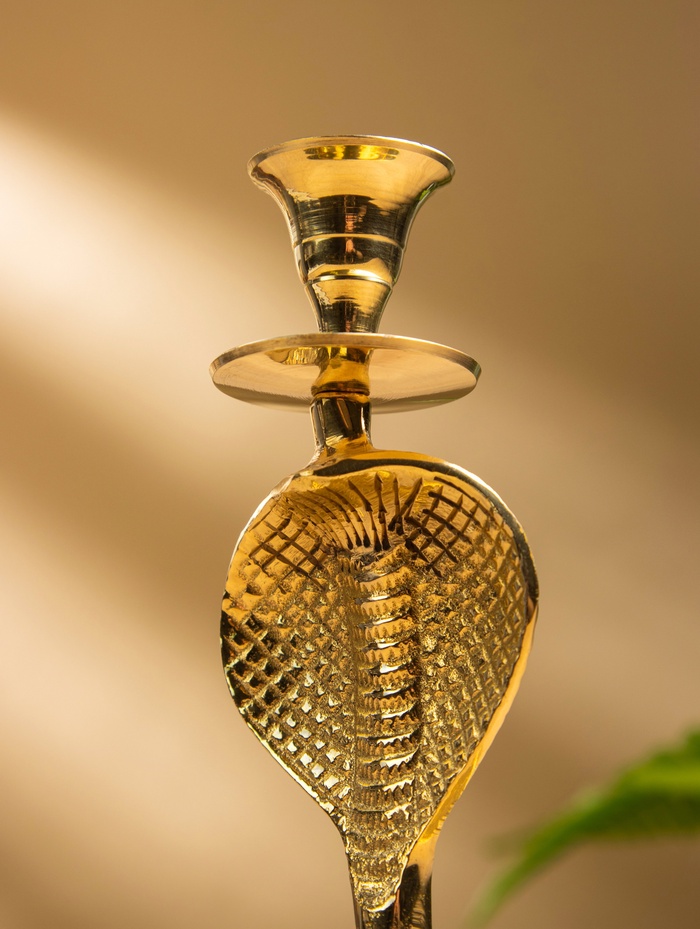 Подсвечник «Золотая кобра», латунь, 8.5×11×12.5 см