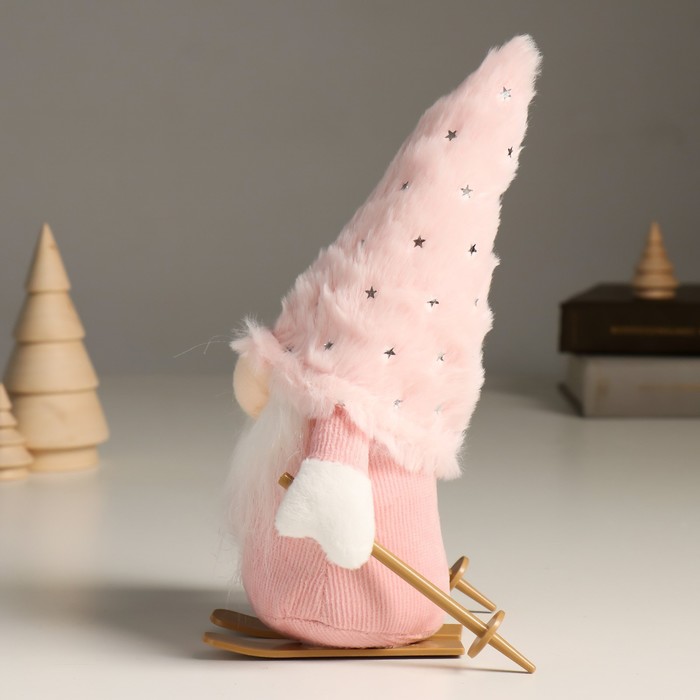 Кукла интерьерная текстильная «Гном в розовом с лыжными палками на лыжах», 24 см