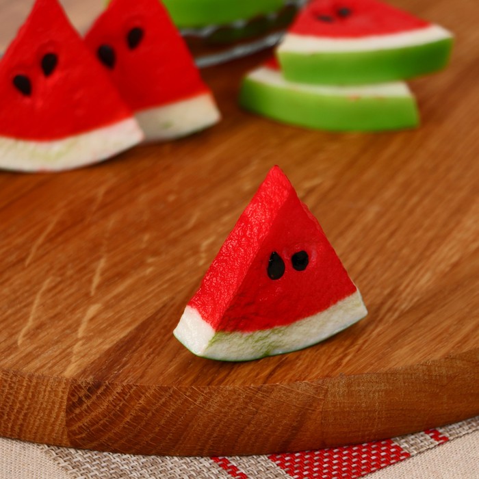 Муляж «Долька арбуза», 5×5 см, фасовка 20 шт.