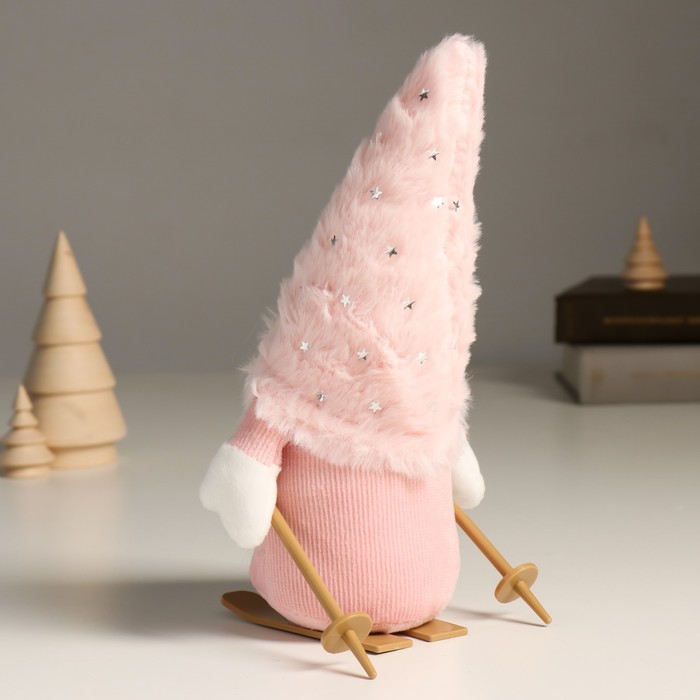 Кукла интерьерная текстильная «Гном в розовом с лыжными палками на лыжах», 24 см