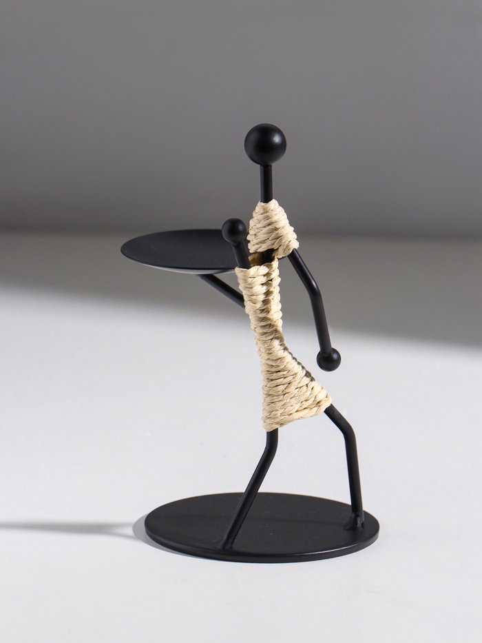 Подсвечник на 1 свечу «Аборигенка с ребёнком за спиной», металл, d=6 см, 10.5×8×14.5 см