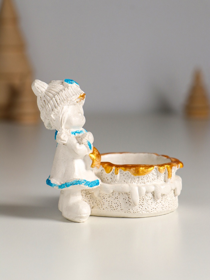 Подсвечник на 1 свечу «Девочка с корзинкой», гипс, 7×7 см, перламутр