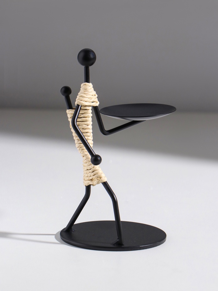 Подсвечник на 1 свечу «Аборигенка с ребёнком за спиной», металл, d=6 см, 10.5×8×14.5 см