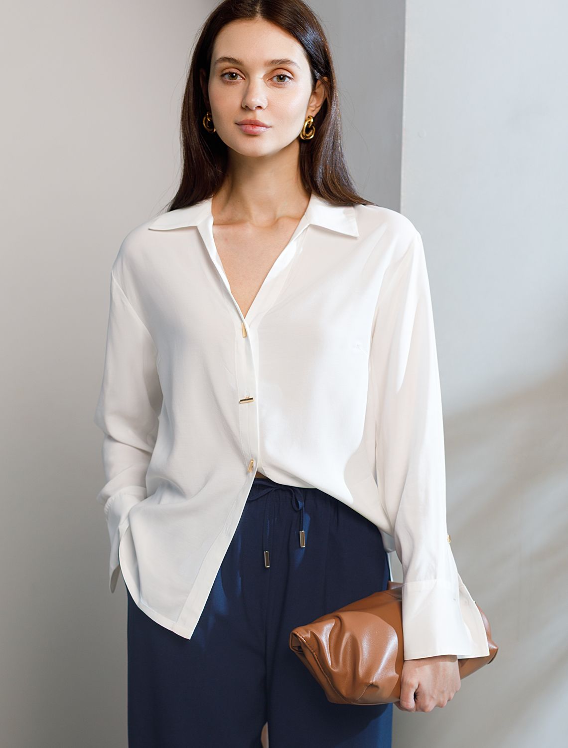 Блузка с широкими манжетами из вискозы с лиоцеллом