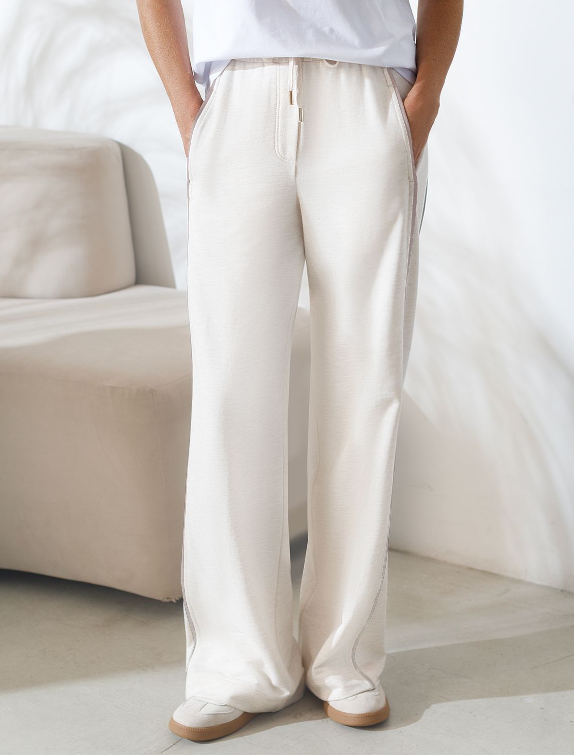 Прямые брюки с лампасами из эластичного футера двухнитки без начеса