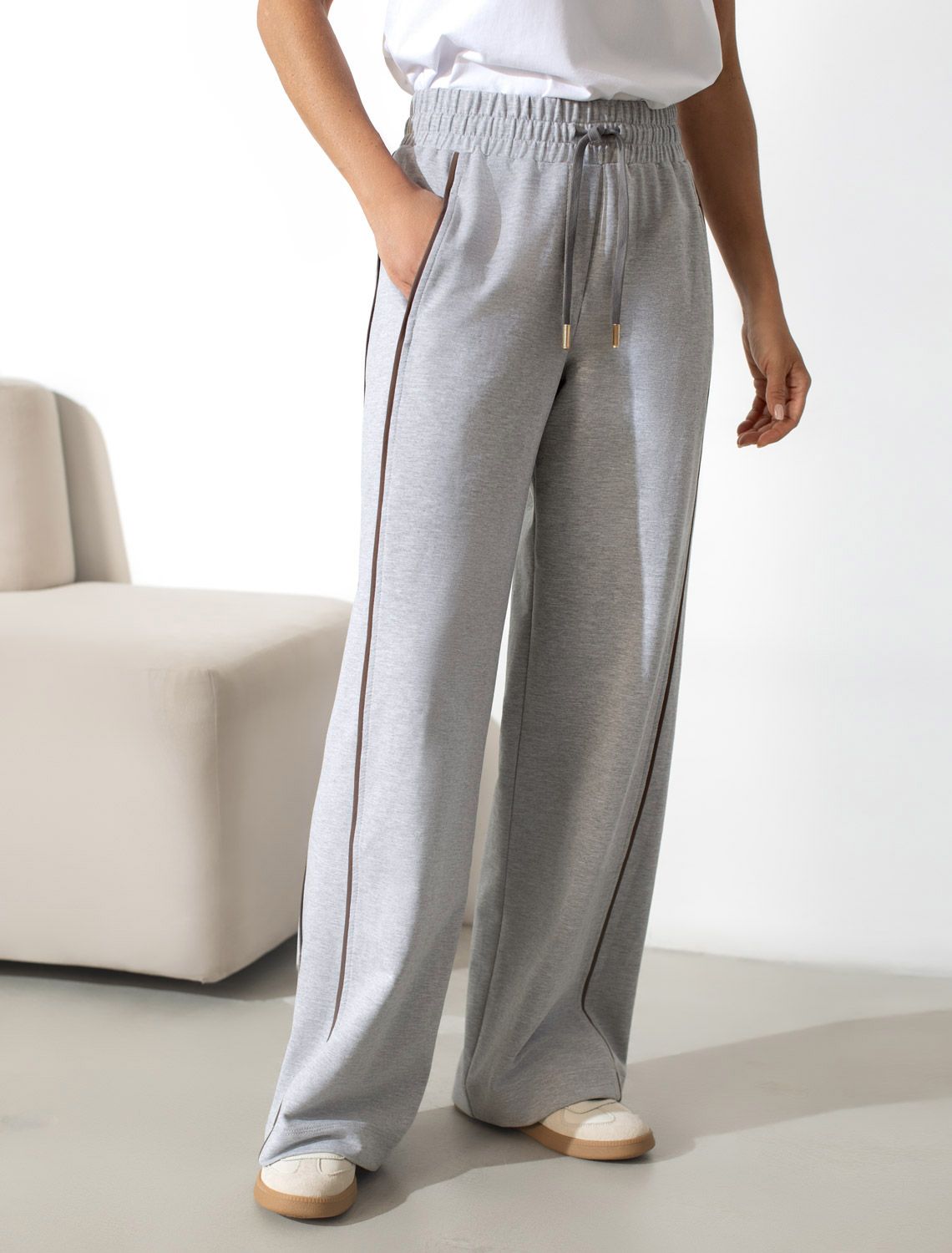 Прямые брюки с лампасами из эластичного футера двухнитки без начеса