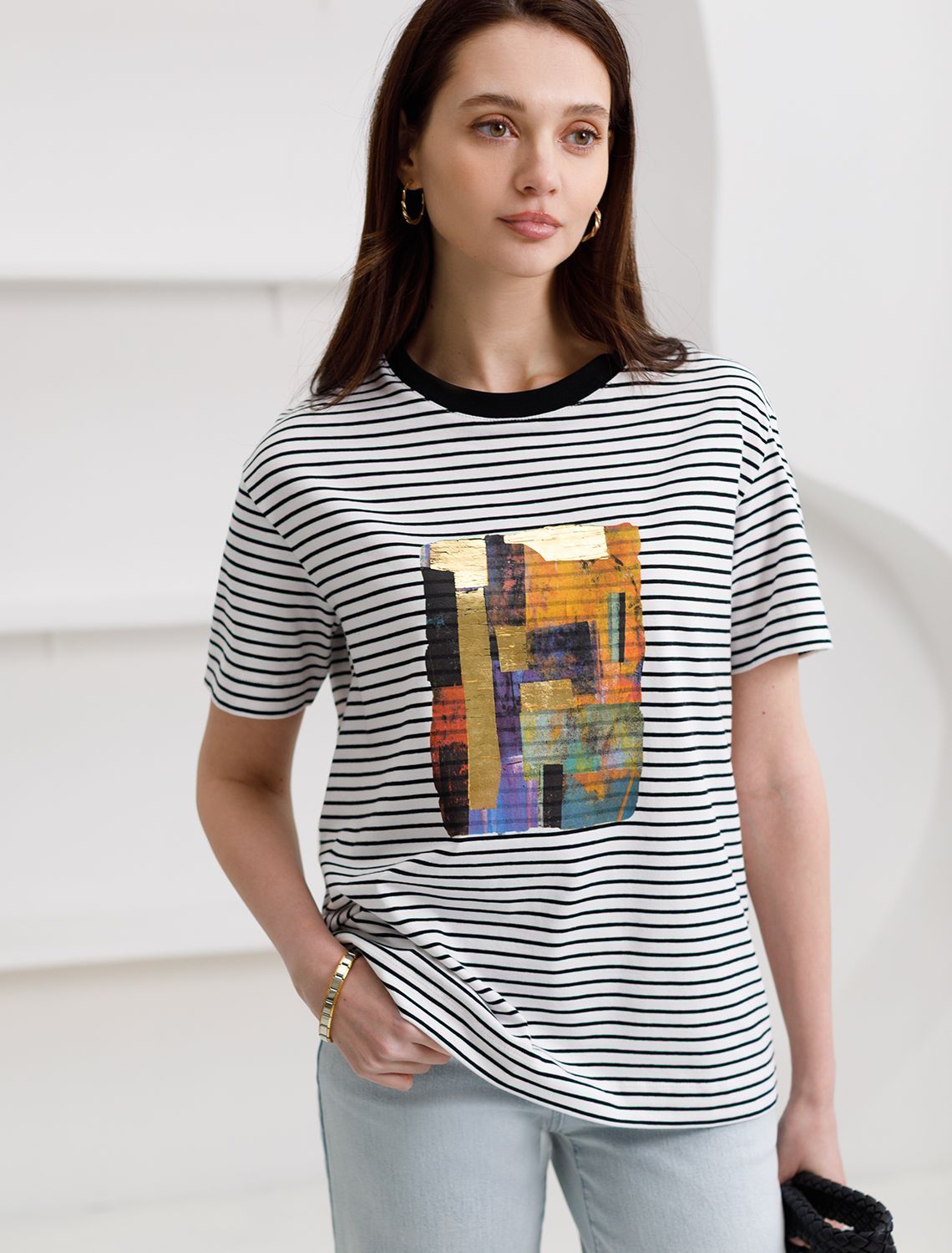 Свободная футболка в черно-белую полоску с принтом из премиального хлопка с эластаном