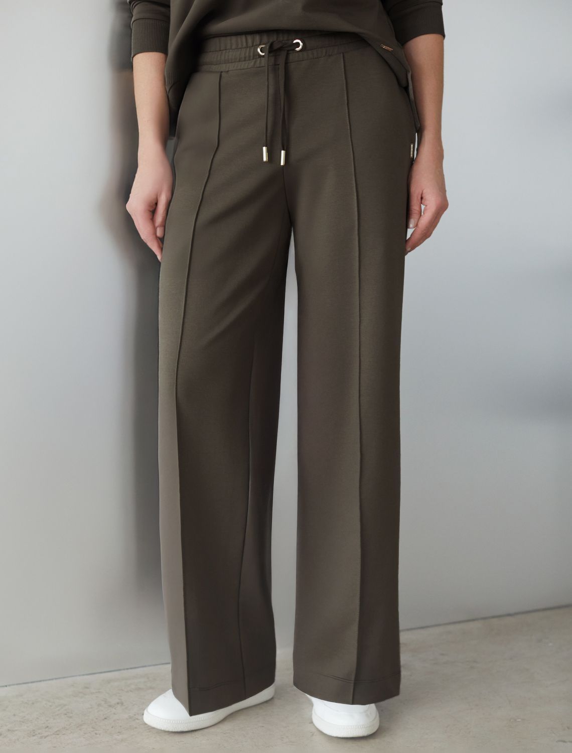 Прямые трикотажные брюки на резинке из футера двухнитки эластичные