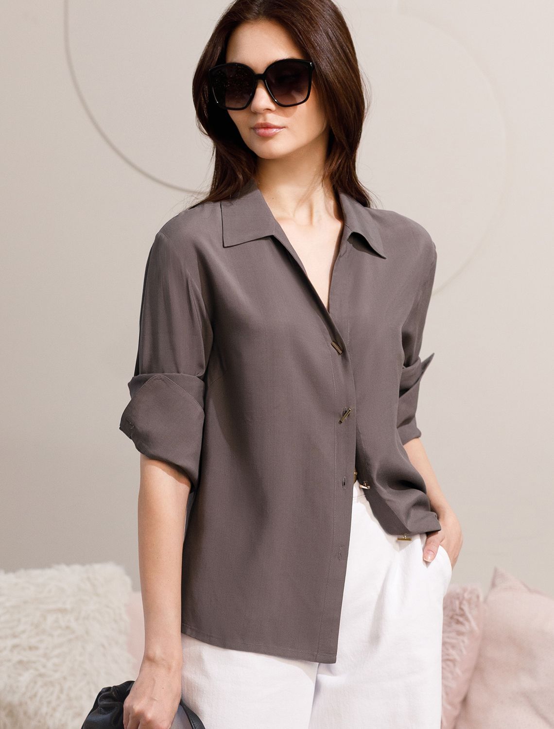 Блузка с широкими манжетами из вискозы с лиоцеллом