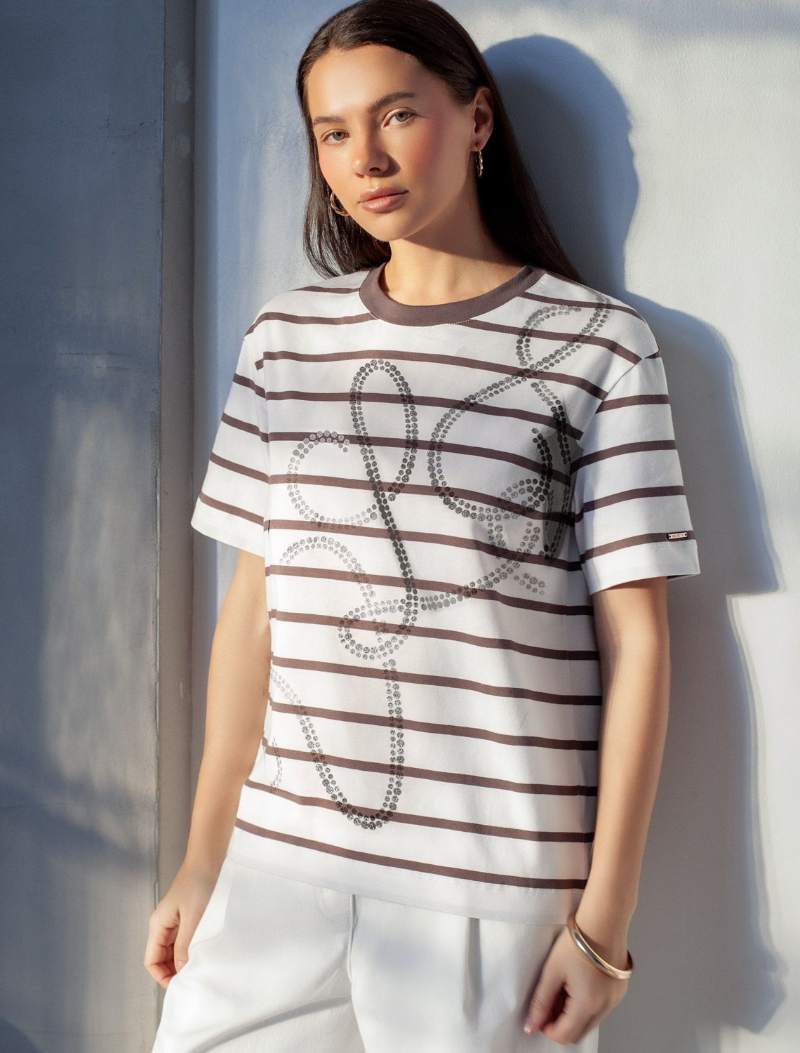 Свободная футболка в широкую полоску с принтом из премиального хлопка с эластаном