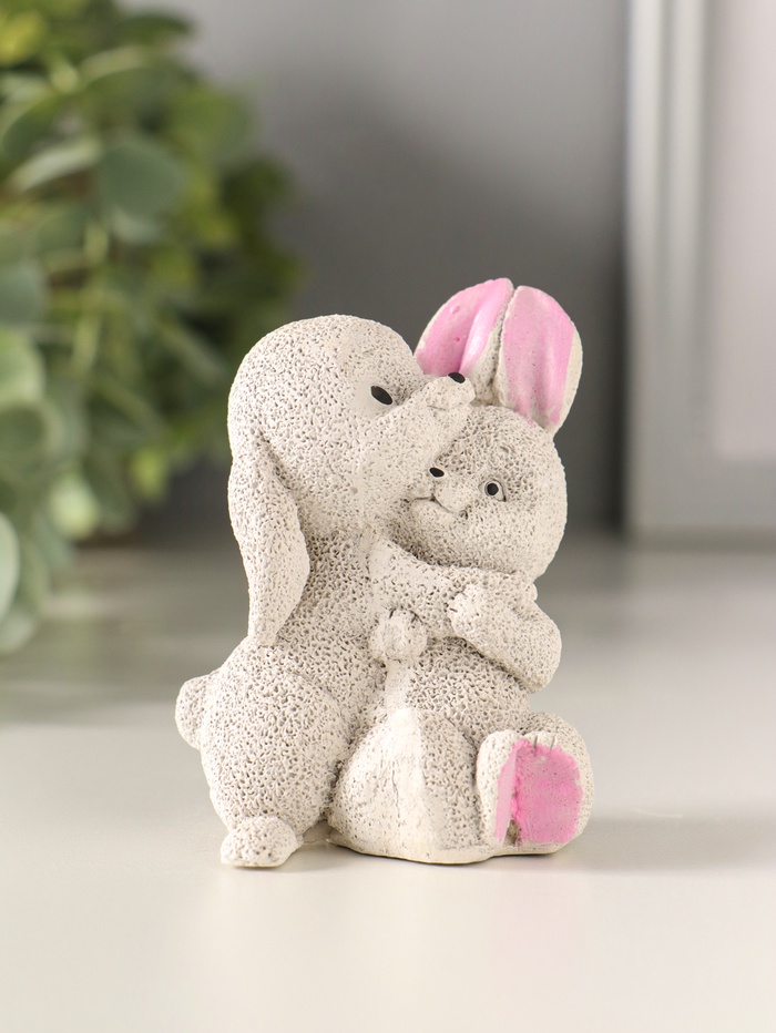 Фигурка гипс «Кролики обнимаются», 7×5×4.5 см, серая