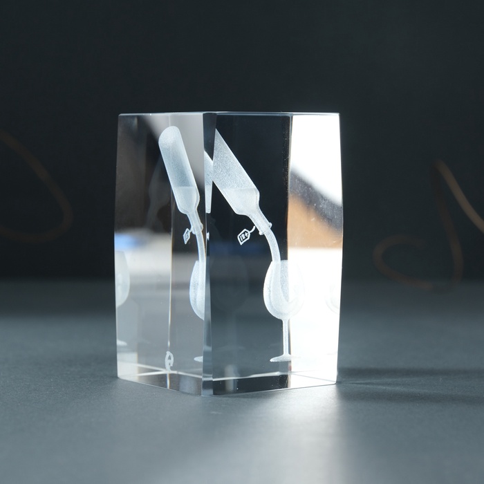 Фигурка стекло прямоугольник «Бокал и вино», 5×5×8 см