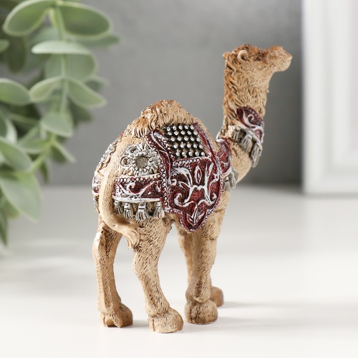 Фигурка полистоун «Пустынный верблюд с попоной», 3.5×8×8.7 см
