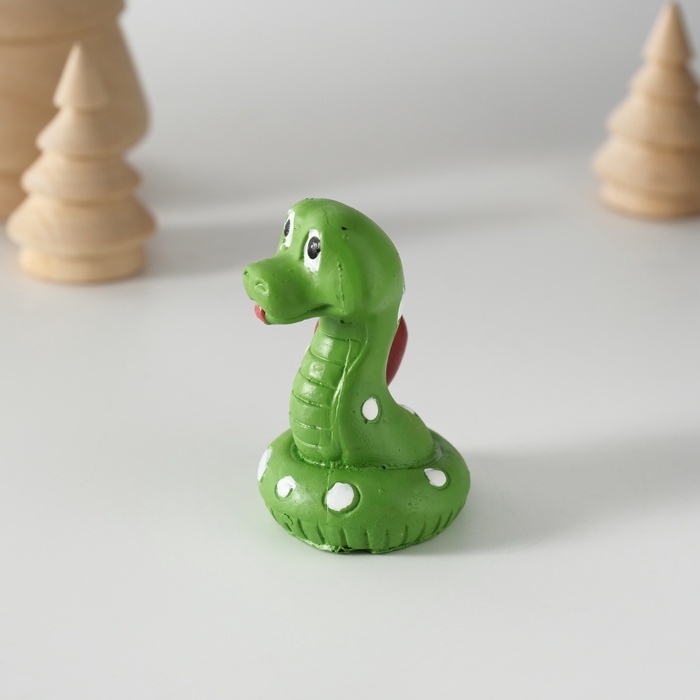 Фигурка полистоун «Змейка с сердцем», 4.6×5.8 см