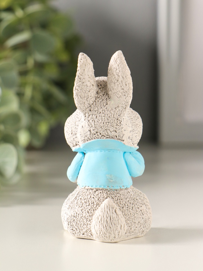 Фигурка гипс «Кролик с морковкой», 7×5×4 см, серый