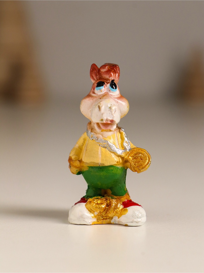 Фигурка полистоун «Конь в спортивном костюме», 3.3×2.3×5 см, МИКС